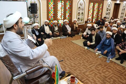 تصاویر/ جلسه وظایف تبیینی روحانیت در شرایط فعلی در حوزه علمیه بناب