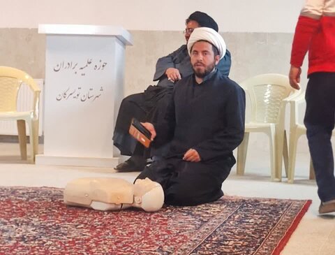 برگزاری کارگاه های آموزشی و مهارتی ویژه طلاب تویسرکان