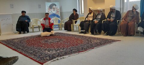 برگزاری کارگاه های آموزشی و مهارتی ویژه طلاب تویسرکان