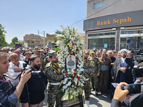 تصاویر/ تشییع پیکر مطهر شهید والامقام زبیر امینی‌فر در نقده