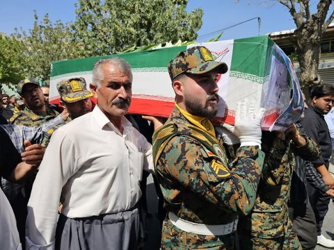 تصاویر/ تشییع پیکر مطهر شهید والامقام زبیر امینی‌فر در نقده