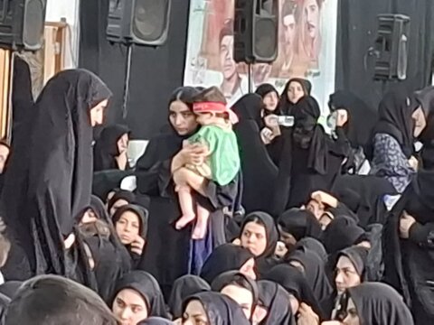 تصاویر/همایش شیرخوارگان حسینی در امامزاده هادی (ع) فین کاشان