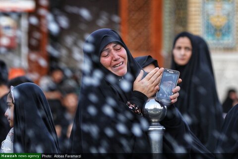 Photos/ Cérémonie de changement du drapeau du dôme du sanctuaire de Fatima Massoumeh (que la paix soit sur lui) lors de la première nuit de Muharram