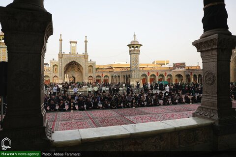 Photos/ Cérémonie de changement du drapeau du dôme du sanctuaire de Fatima Massoumeh (que la paix soit sur lui) lors de la première nuit de Muharram