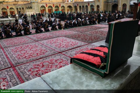 Photos/ Cérémonie de changement du drapeau du dôme du sanctuaire de Fatima Massoumeh (que la paix soit sur lui) lors de la première nuit de Muharram