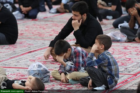 Photos/ Cérémonie de changement du drapeau du dôme du sanctuaire de Fatima Massoumeh (que la paix soit sur lui) lors de la première nuit de Muharram