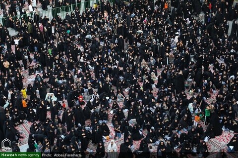Photos/ Cérémonie de changement du drapeau du dôme du sanctuaire de Fatima Massoumeh (que la paix soit sur lui) lors de la première nuit de Muharram