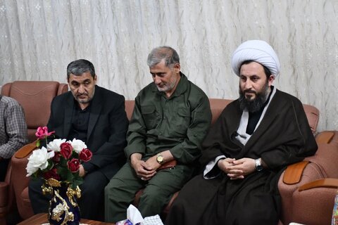 تصاویر/ دیدار امام جمعه شهرستان خوی با جانباز تجاوز رژیم صهیونی