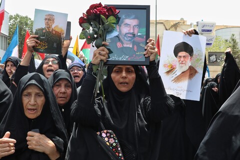 تصاویر/ مراسم تشییع پیکر مطهر شهدای حملات اخیر رژیم تروریستی صهیونی در قم