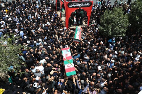 تصاویر/ مراسم تشییع پیکر مطهر شهدای حملات اخیر رژیم تروریستی صهیونی در قم