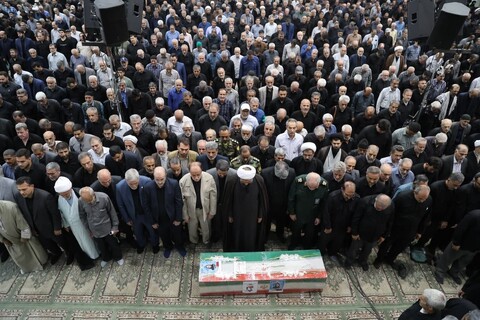 تصاویر / اقامه نماز بر پیکر مطهر شهیده بهاره لطفی توسط آیت الله شعبانی