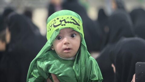 تصاویر/ همایش بزرگ شیرخوارگان حسینی در حرم مطهر شهدای‌گمنام حسین‌آباد کویر آران و بیدگل