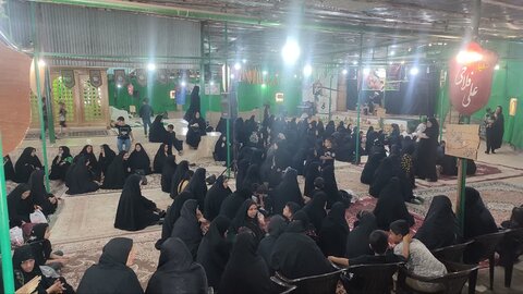 تصاویر/ همایش بزرگ شیرخوارگان حسینی در حرم مطهر شهدای‌گمنام حسین‌آباد کویر آران و بیدگل