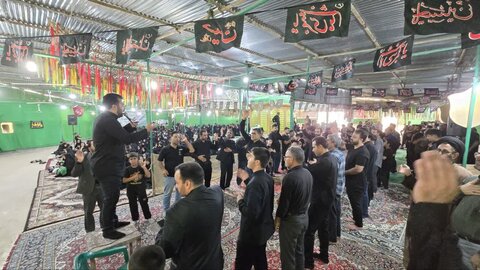 تصاویر/ همایش بزرگ شیرخوارگان حسینی در حرم مطهر شهدای‌گمنام حسین‌آباد کویر آران و بیدگل