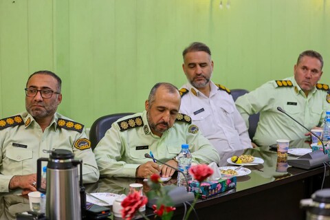 تصاویر/ دیدار نماینده ولی فقیه در استان آذربایجان شرقی با فرمانده انتظامی و جمعی از مسئولین انتظامی استان