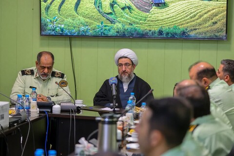 تصاویر/ دیدار نماینده ولی فقیه در استان آذربایجان شرقی با فرمانده انتظامی و جمعی از مسئولین انتظامی استان