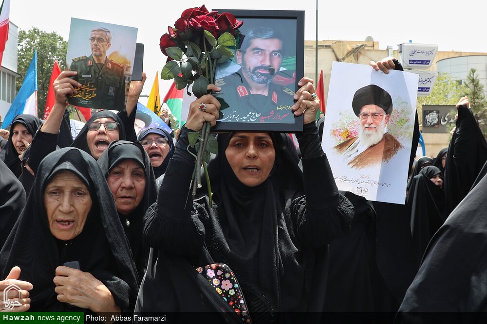 تصاویر/ مراسم تشییع پیکر مطهر شهدای حملات اخیر رژیم تروریستی صهیونی در قم