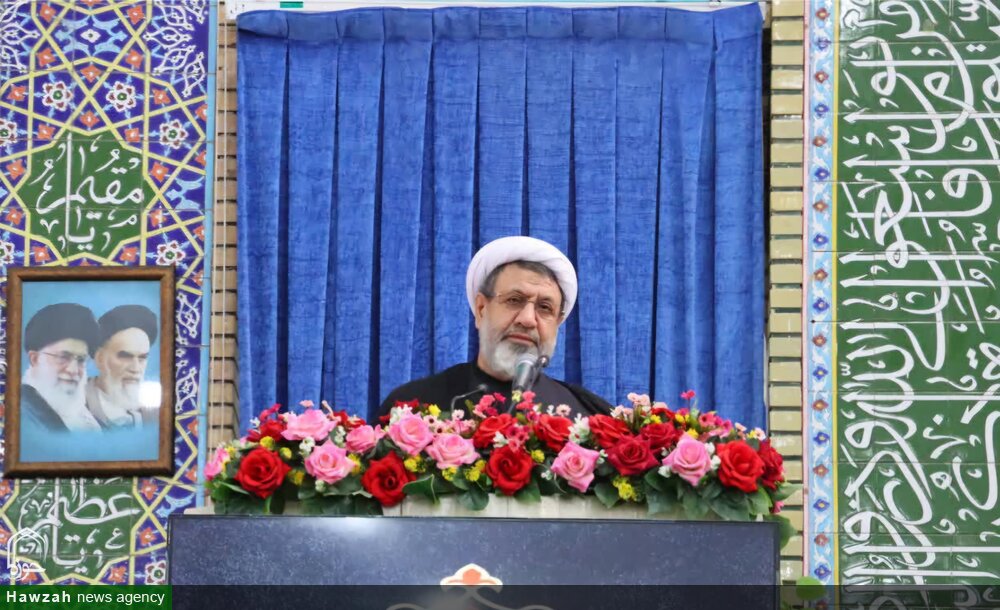 رهبری معظم، کشتی انقلاب را از دریای متلاطم به سلامت عبور داد