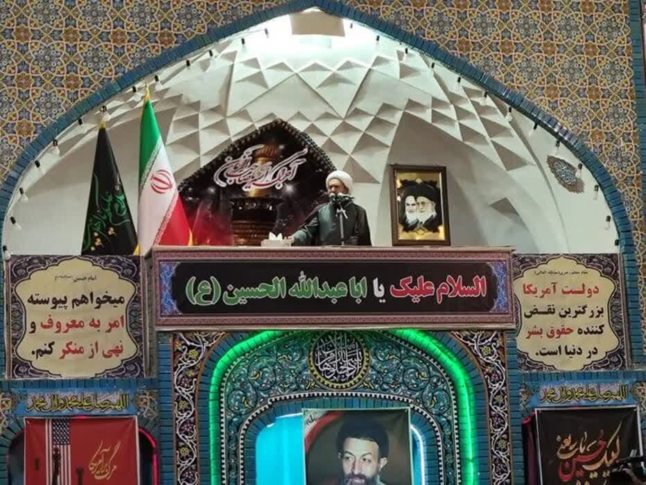 مکتب حسینی الگوی مبارزه با استکبار جهانی است