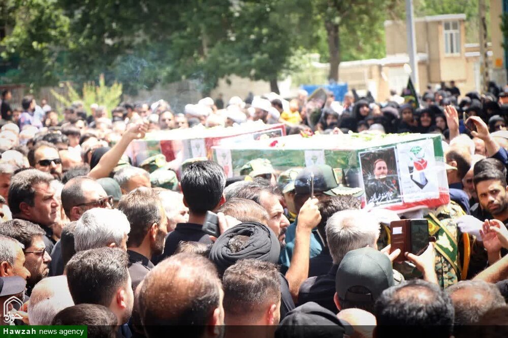 تصاویر / تشییع پیکر مطهر دو شهید فراجا در تویسرکان