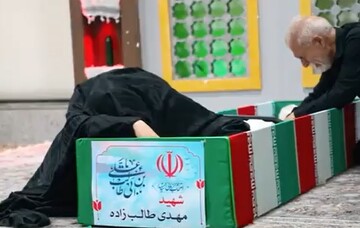 فیلم | لحظاتی از وداع خانواده‌های شهدای حملۀ اسرائیل به ایران