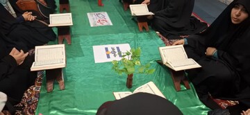 تصاویر/ محفل نورانی قرائت سوره فتح توسط طلاب مدرسه علمیه الزهرا اراک