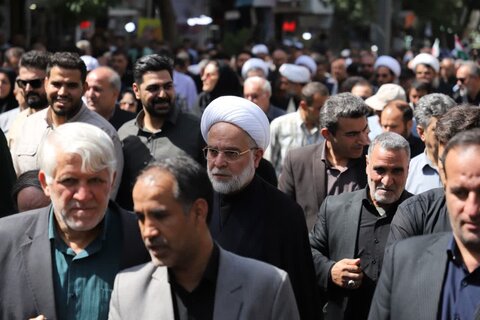 تصاویر/ حضور گسترده روحانیون و حوزویان کردستان در تشییع پیکر شهید رضا بسطامی