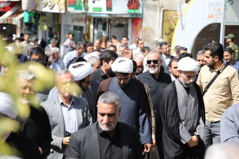 تصاویر/ حضور گسترده روحانیون و حوزویان کردستان در تشییع پیکر شهید رضا بسطامی