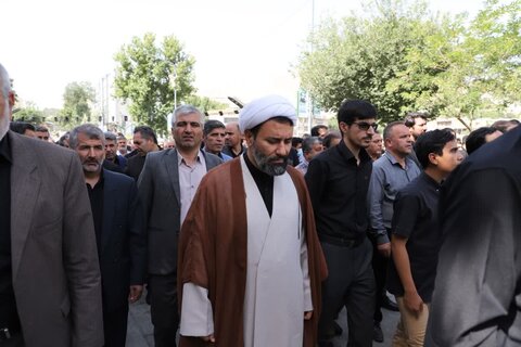 تصاویر/ حضور گسترده روحانیون و حوزویان کردستان در تشییع پیکر شهید رضا بسطامی