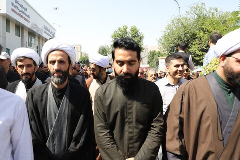 تصاویر/ حضور گسترده روحانیون و حوزویان کردستان در تشییع پیکر شهید رضا بسطامی