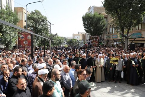 تصاویر/ حضور گسترده روحانیون و حوزویان کردستان در تشییع پیکر شهید رضا بسطامی