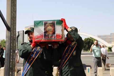 تصاویر/ حضور گسترده روحانیون و حوزویان کردستان در تشییع پیکر شهید رضا بسطامی