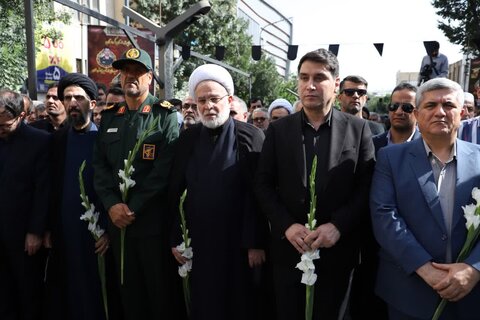 تصاویر/ حضور گسترده روحانیون و حوزویان کردستان در تشییع پیکر شهید رضا بسطامی