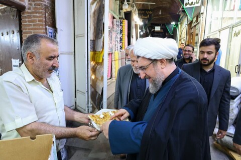 تصاویر | بازدید نماینده ولی فقیه در استان آذربایجان شرقی از اصناف و بازاریان تبریز