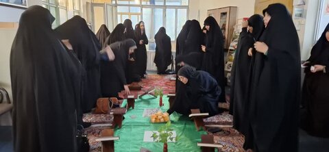 تصاویر/محفل نورانی قرائت سوره فتح توسط طلاب مدرسه علمیه الزهرا اراک