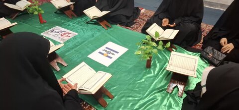 تصاویر/محفل نورانی قرائت سوره فتح توسط طلاب مدرسه علمیه الزهرا اراک