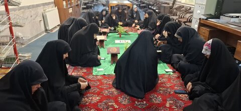 تصاویر/محفل نورانی قرائت سوره فتح توسط طلاب مدرسه علمیه الزهرا اراک