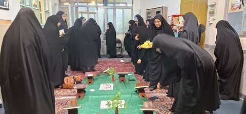 تصاویر/محفل نورانی قرائت سوره فتح توسط طلاب مدرسه علمیه الزهرا اراک