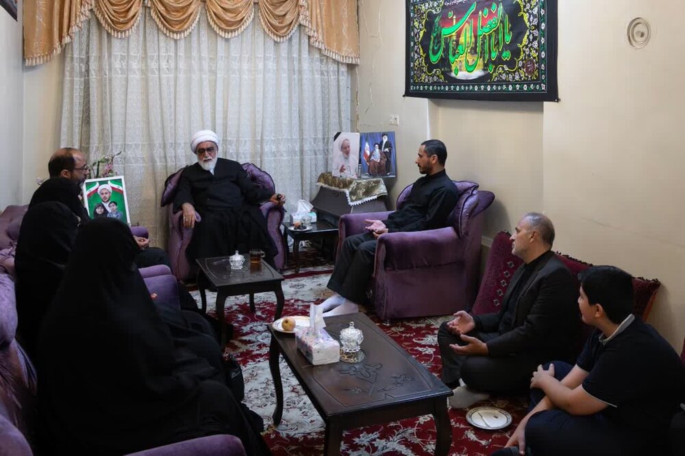 دیدار تولیت آستان قدس رضوی با خانواده شهیدان اقدسی در مشهد مقدس