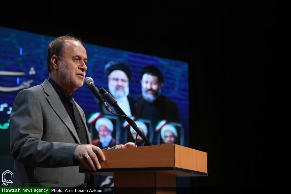 ملت ایران یکپارچه و هوشیارانه پای نظام ایستاده‌اند
