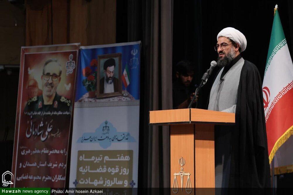 دستگاه قضایی با قدرت با جاسوسان داخلی و خارجی برخورد کند