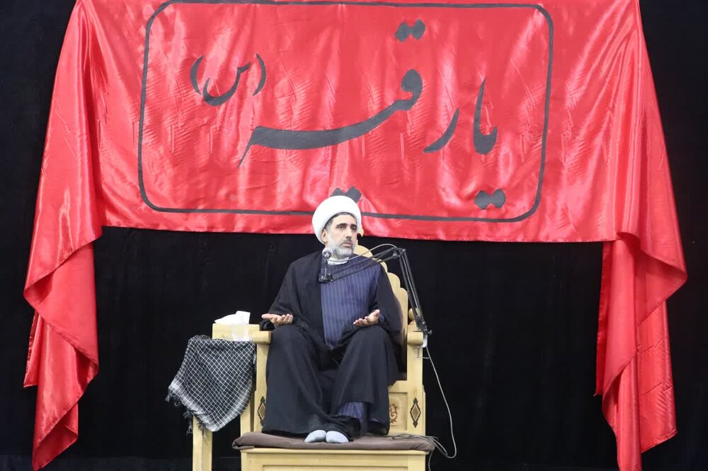 وفاداری یاران امام حسین(ع)، الگوی ایستادگی ملت ایران در برابر دشمنان است