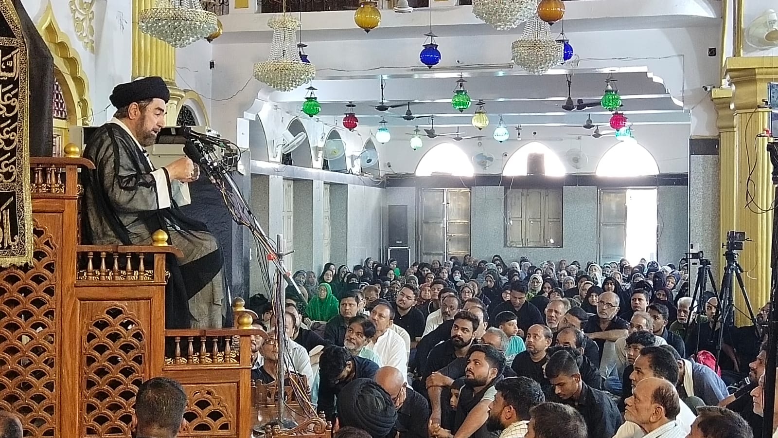 आयतुल्लाह खामेनेई की तस्वीर हटाई गई तो हम विरोध करेंगे: मौलाना कल्बे जवाद नक़वी