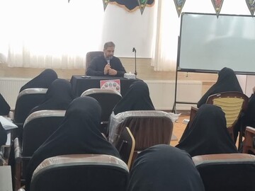 تحلیل ابعاد جنگ اخیر رژیم صهیونیی در نشست بصیرتی مدرسه علمیه حضرت زهرا (س) میبد