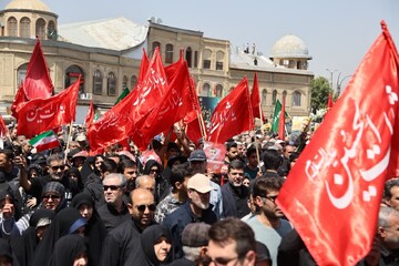 پرچم‌های انتقام در بدرقه شهید شادمانی به اهتزاز درآمدند