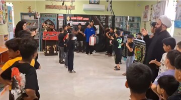 فیلم| عزاداری کودکان سیرافی برای امام حسین(ع)