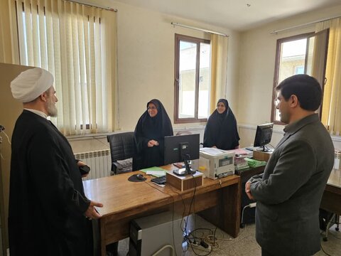 حوزه / دیدار امام جمعه شهرستان بویین زهرا با مسئولین دستگاه قضایی بویین زهرا