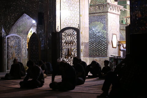 تصاویر/ عزاداری شب سوم در حرم مطهر سیدعلاالدین حسین(ع)