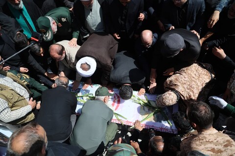 تصاویر / تشییع باشکوه پیکر مطهر شهید شادمانی در همدان