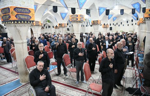 تصاویر| مراسم سوگواری و عزاداری سومین روز محرم به میزبانی نماینده ولی فقیه در فارس در مسجد شهدای شیراز